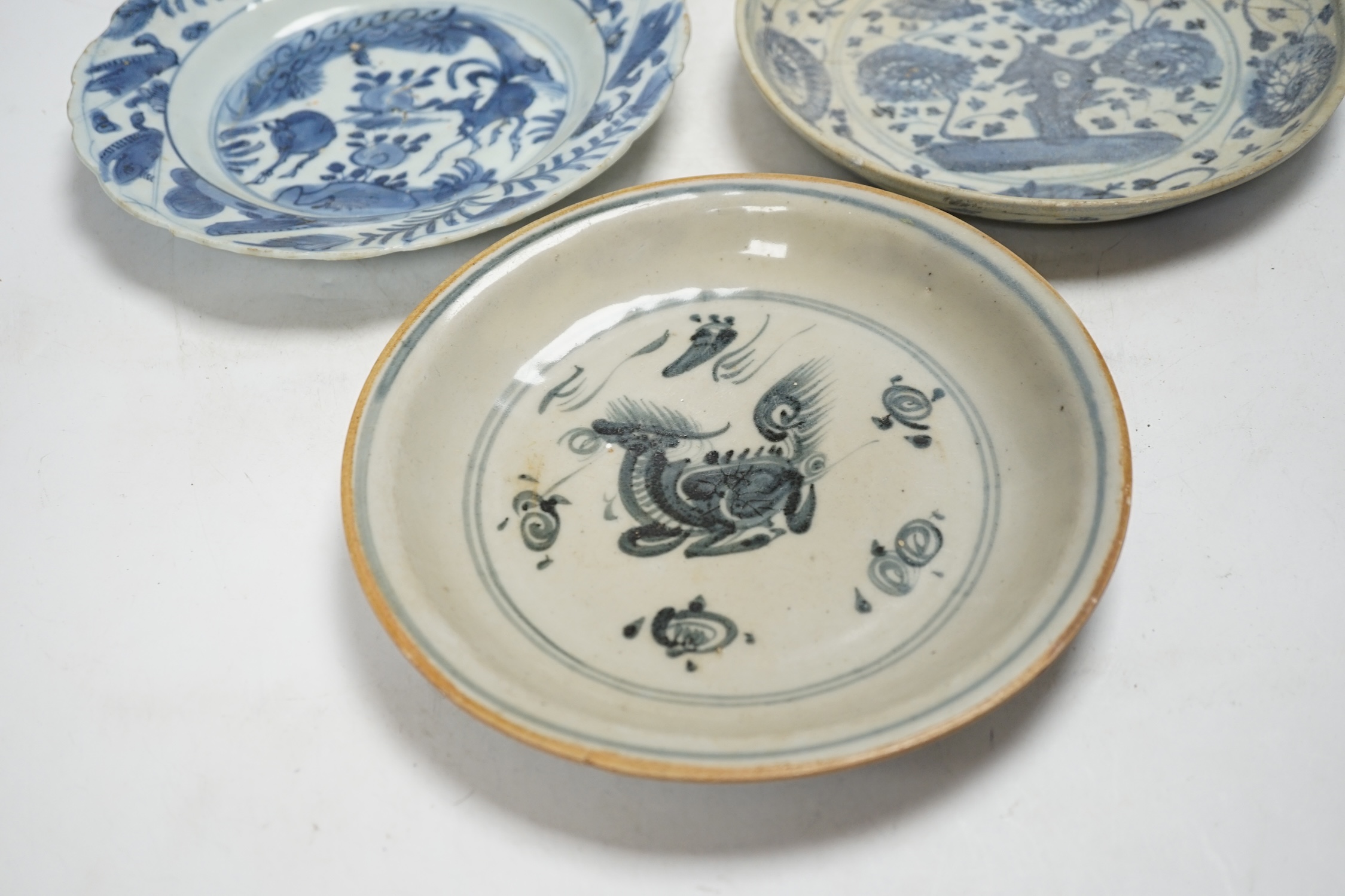 Three Chinese late Ming blue and white dishes, largest 21cm